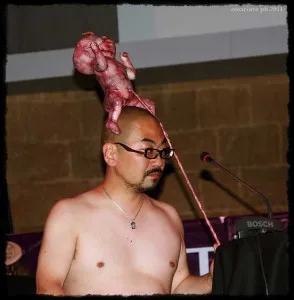 Il pupo è finto, eh